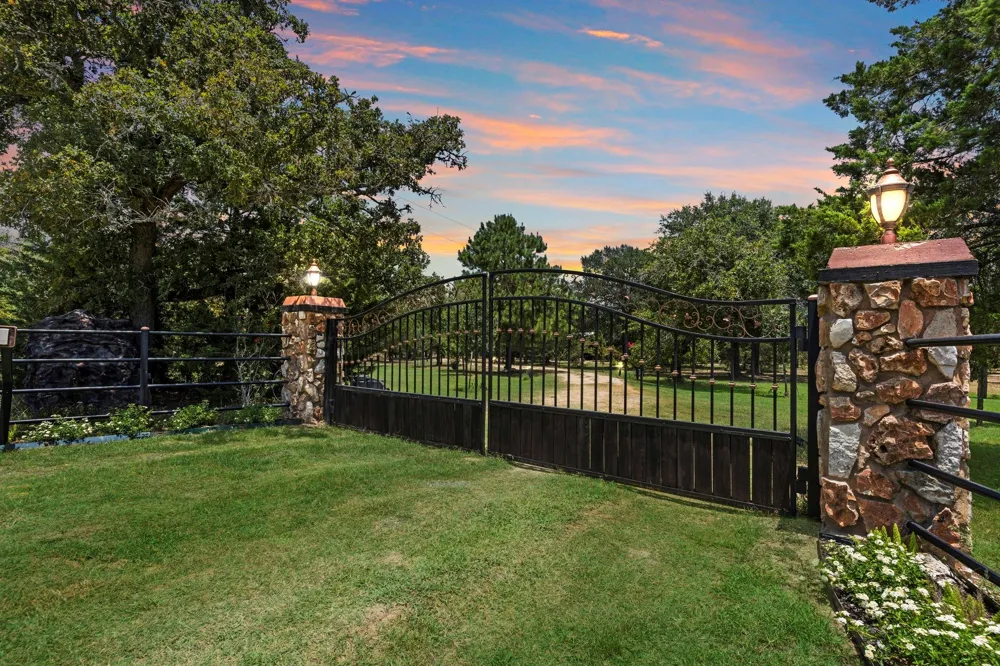 1071 Blacksmith Farm Lane Weimar, TX 78962