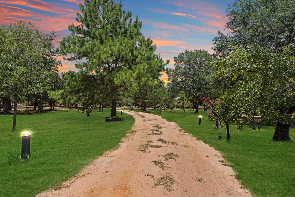 1071 Blacksmith Farm Lane Weimar, TX 78962