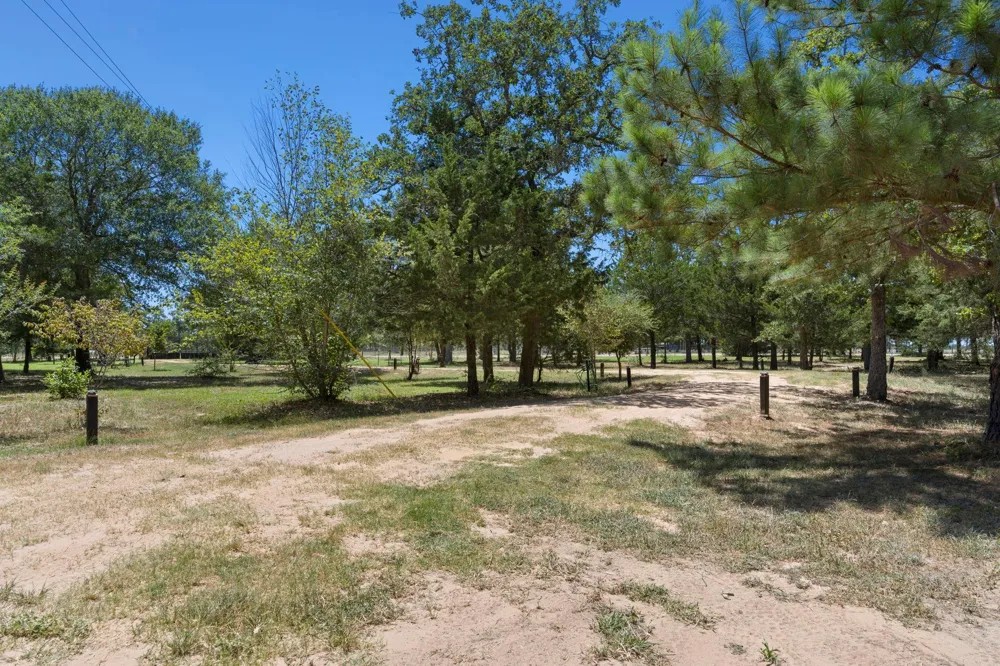 1071 Blacksmith Farm Lane Weimar, TX 78962