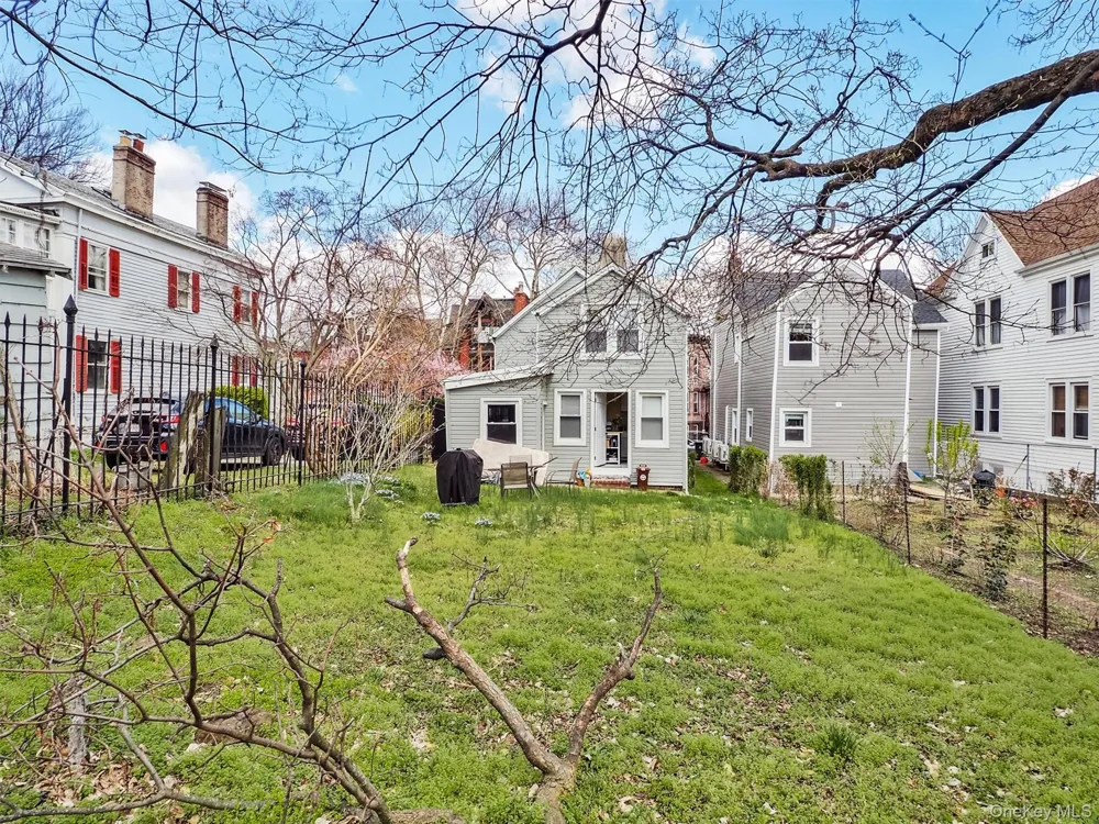 86 Harrison Street Staten Island, NY 10304