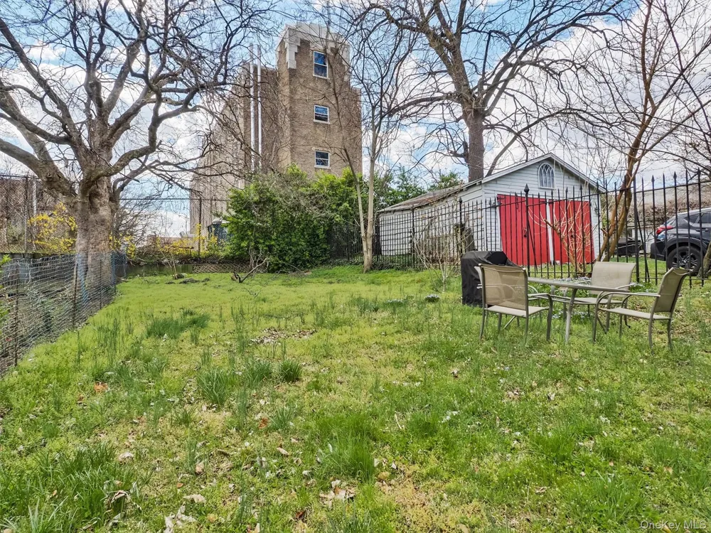 86 Harrison Street Staten Island, NY 10304