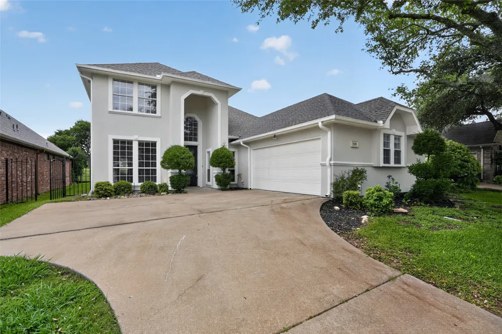 909 Saint Andrews Place DeSoto, TX 75115