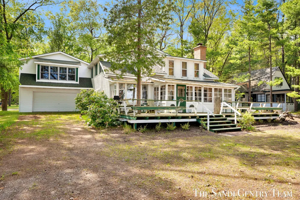 6633 Bass Lake Boulevard Pentwater, MI 49449