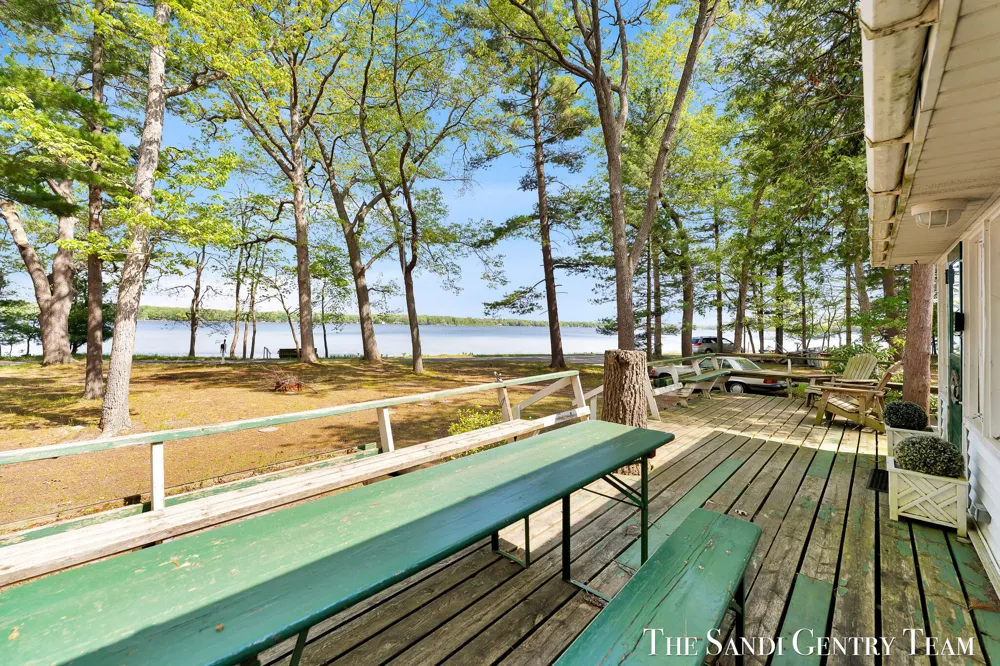 6633 Bass Lake Boulevard Pentwater, MI 49449