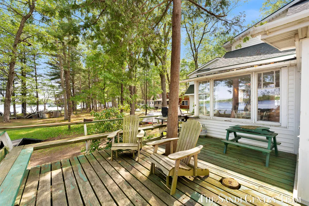 6633 Bass Lake Boulevard Pentwater, MI 49449