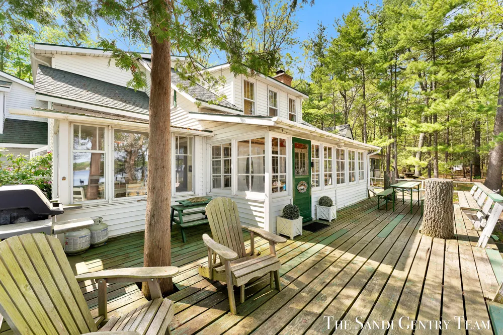 6633 Bass Lake Boulevard Pentwater, MI 49449