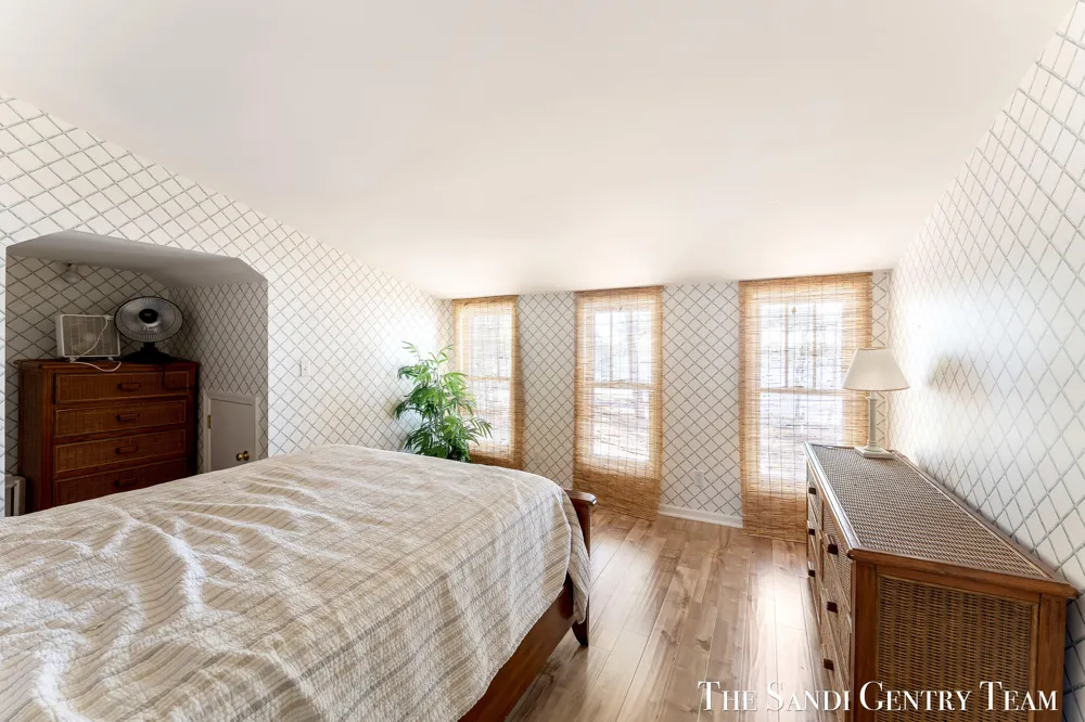 6633 Bass Lake Boulevard Pentwater, MI 49449