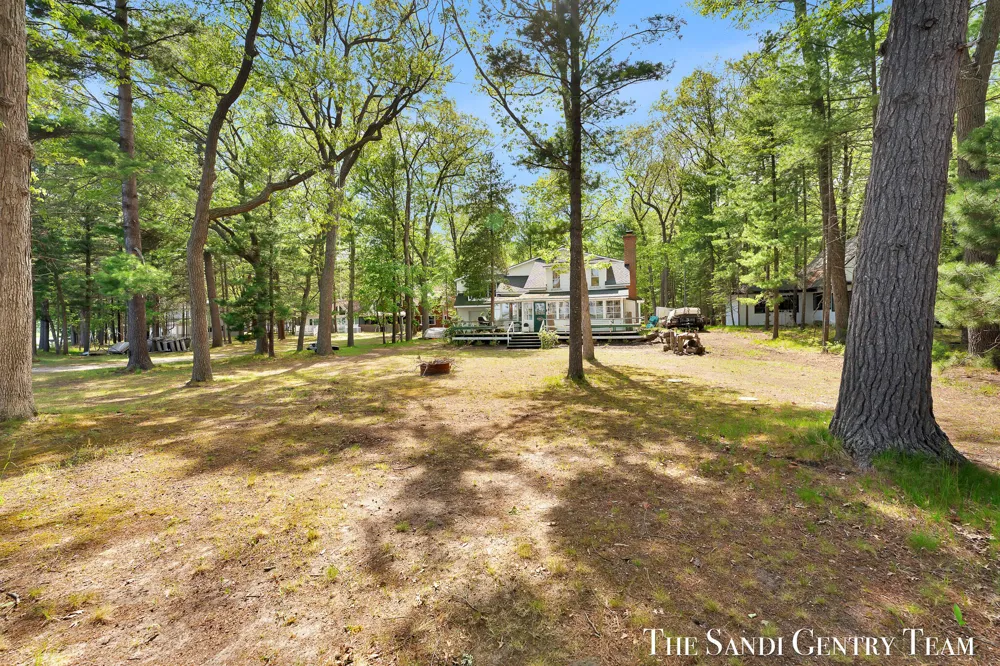 6633 Bass Lake Boulevard Pentwater, MI 49449