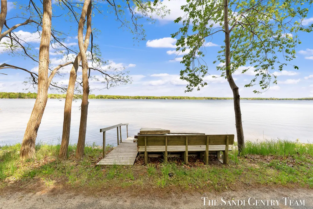 6633 Bass Lake Boulevard Pentwater, MI 49449