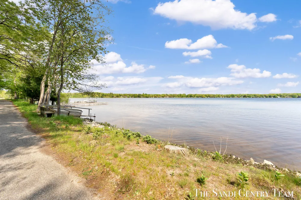 6633 Bass Lake Boulevard Pentwater, MI 49449