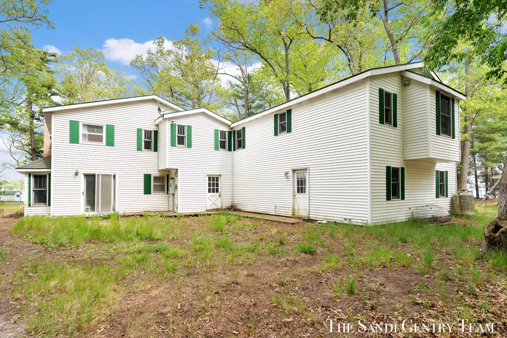 6633 Bass Lake Boulevard Pentwater, MI 49449