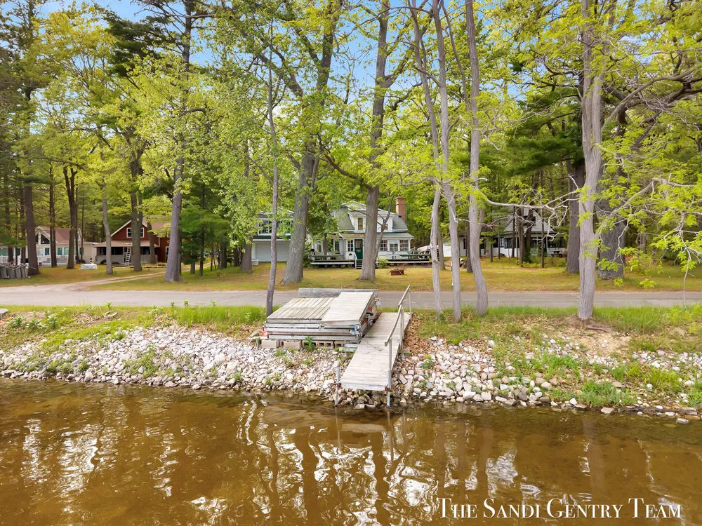 6633 Bass Lake Boulevard Pentwater, MI 49449
