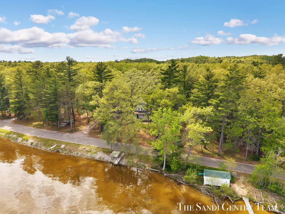 6633 Bass Lake Boulevard Pentwater, MI 49449