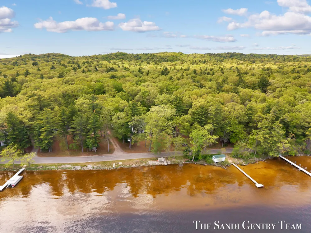 6633 Bass Lake Boulevard Pentwater, MI 49449