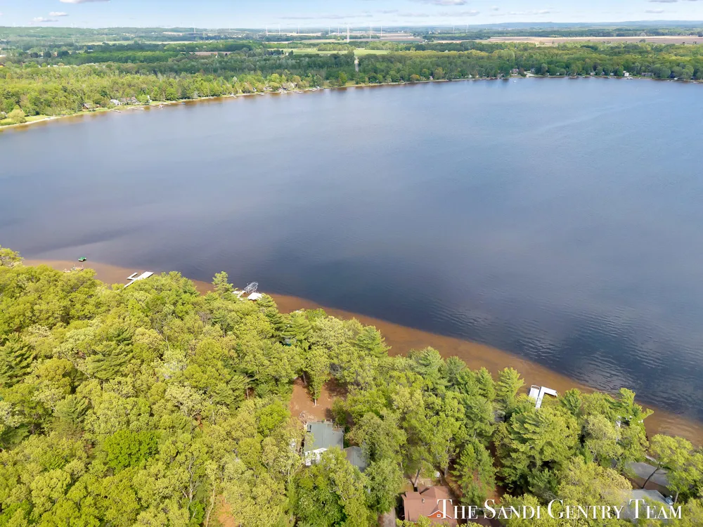 6633 Bass Lake Boulevard Pentwater, MI 49449