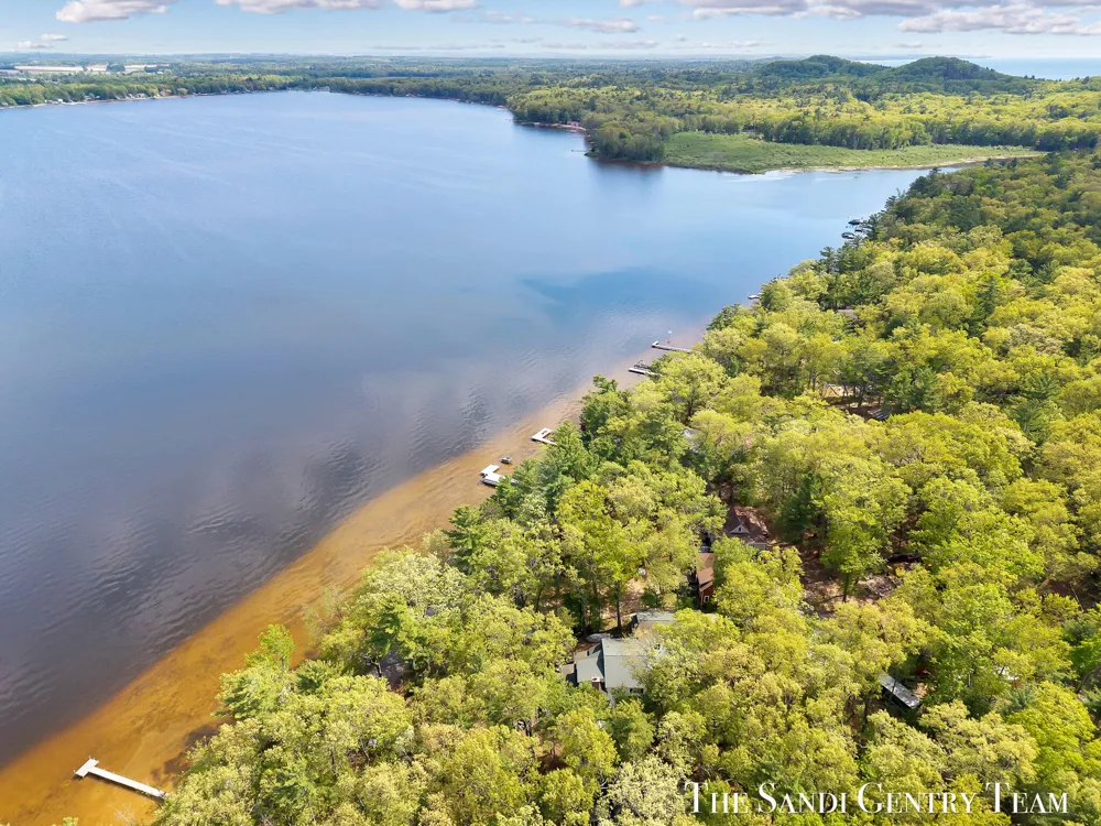 6633 Bass Lake Boulevard Pentwater, MI 49449