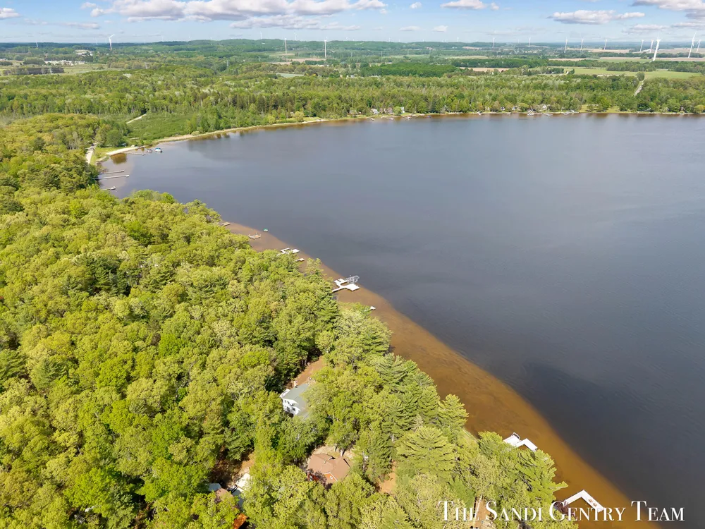 6633 Bass Lake Boulevard Pentwater, MI 49449