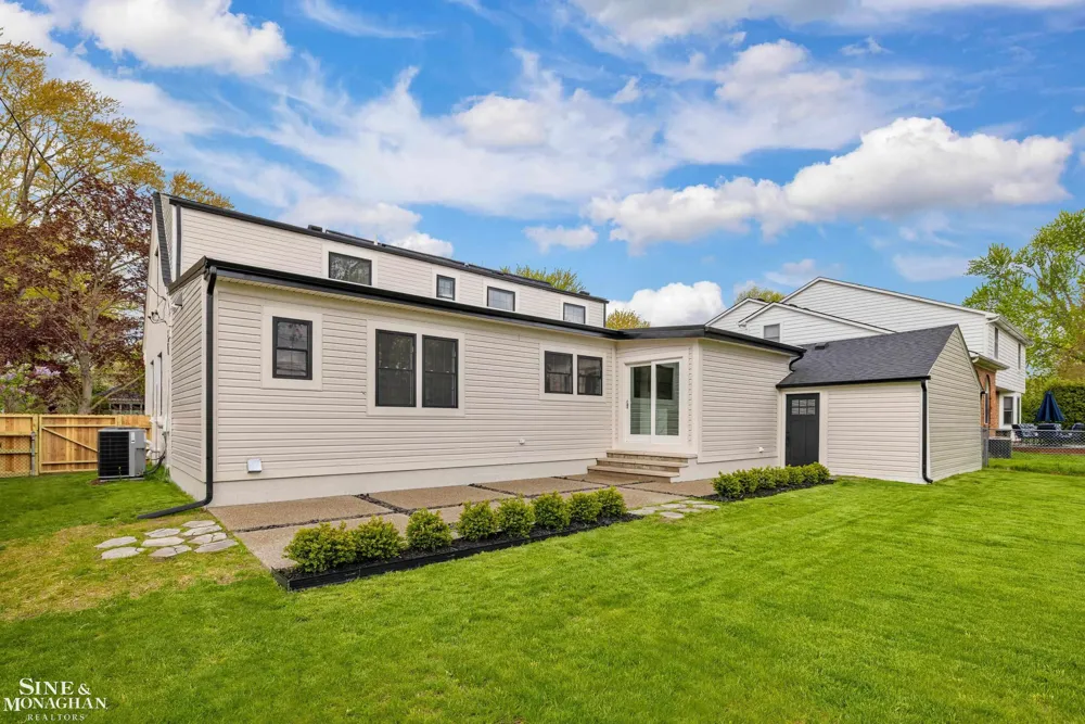 773 Hawthorne Road Grosse Pointe Woods City, MI 48236