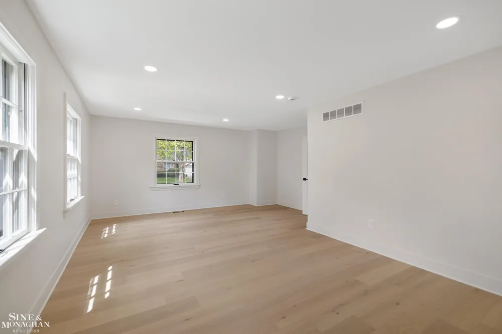 773 Hawthorne Road Grosse Pointe Woods City, MI 48236