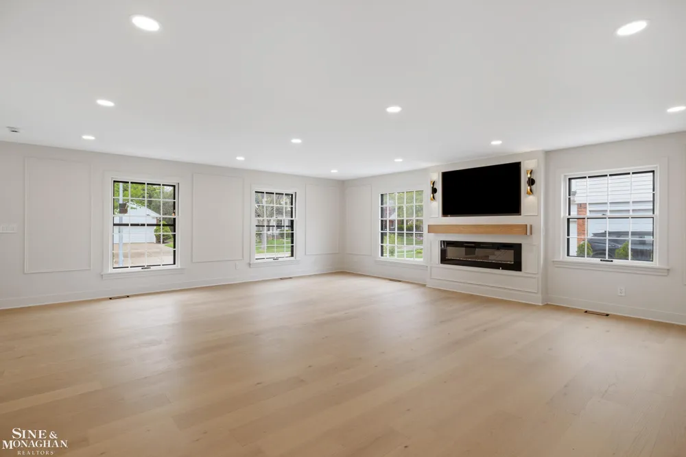 773 Hawthorne Road Grosse Pointe Woods City, MI 48236