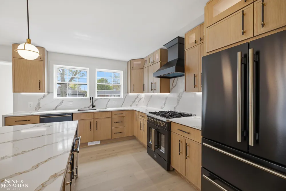 773 Hawthorne Road Grosse Pointe Woods City, MI 48236