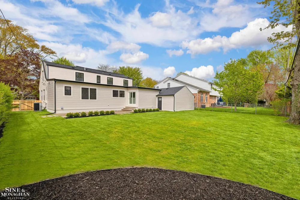 773 Hawthorne Road Grosse Pointe Woods City, MI 48236