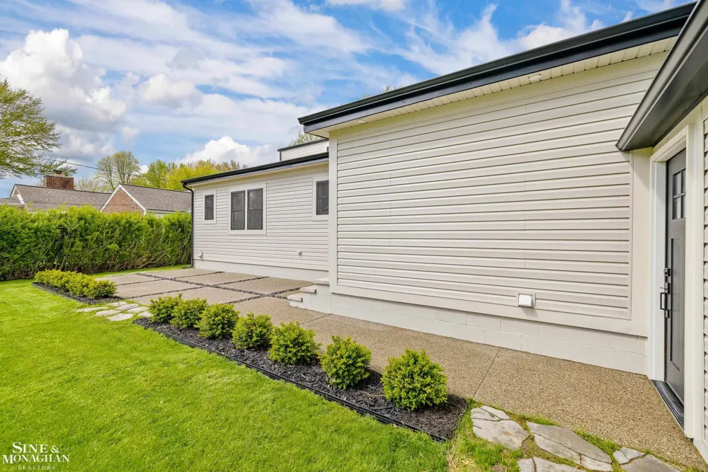 773 Hawthorne Road Grosse Pointe Woods City, MI 48236