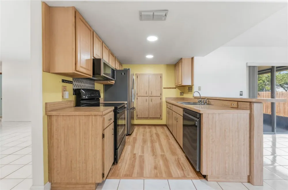 611 TANGERINE DRIVE Oldsmar, FL 34677