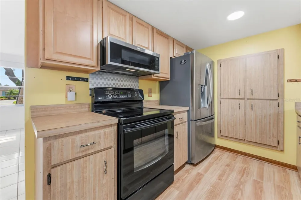 611 TANGERINE DRIVE Oldsmar, FL 34677