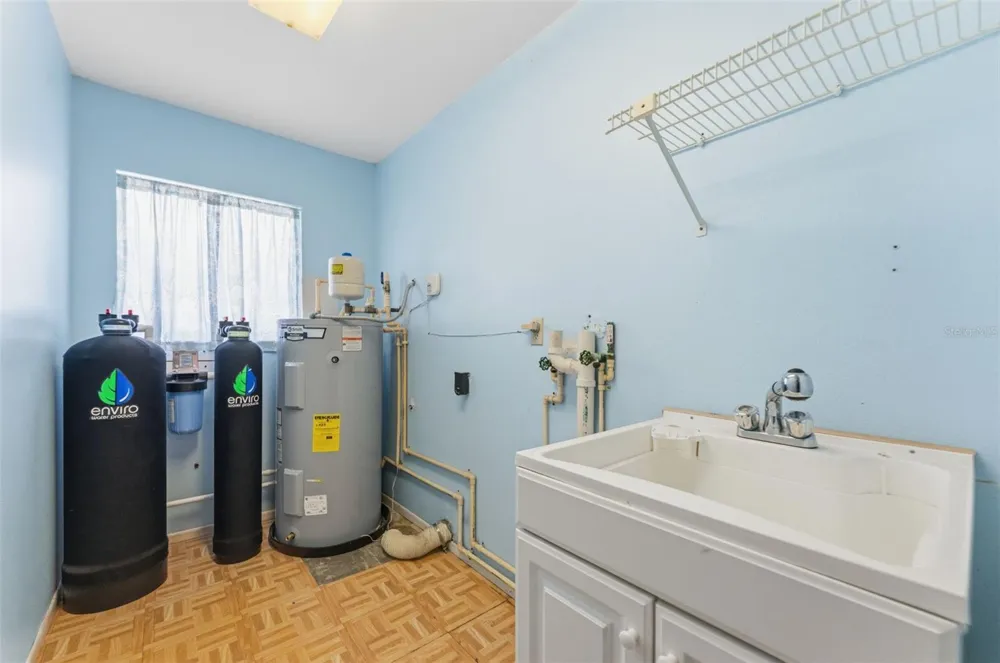 611 TANGERINE DRIVE Oldsmar, FL 34677