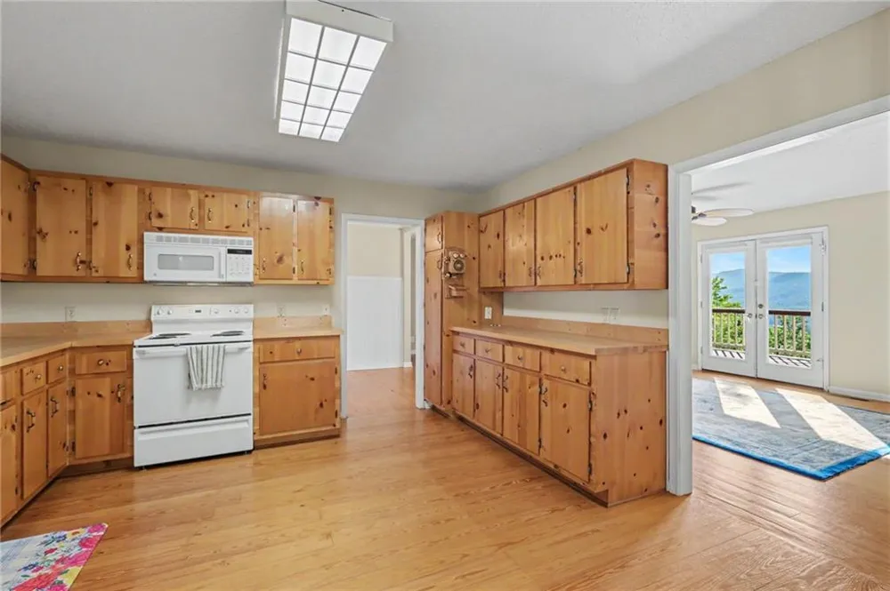 734 Long Laurel Ridge Drive Lakemont, GA 30552