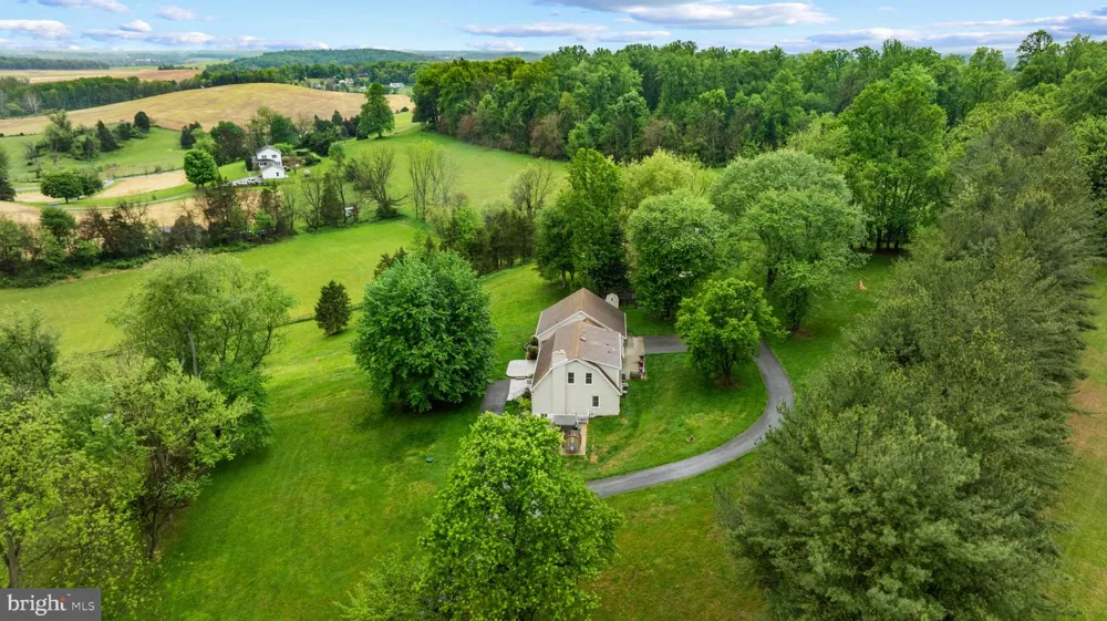 8730 MAPLEVILLE Mount Airy, MD 21771