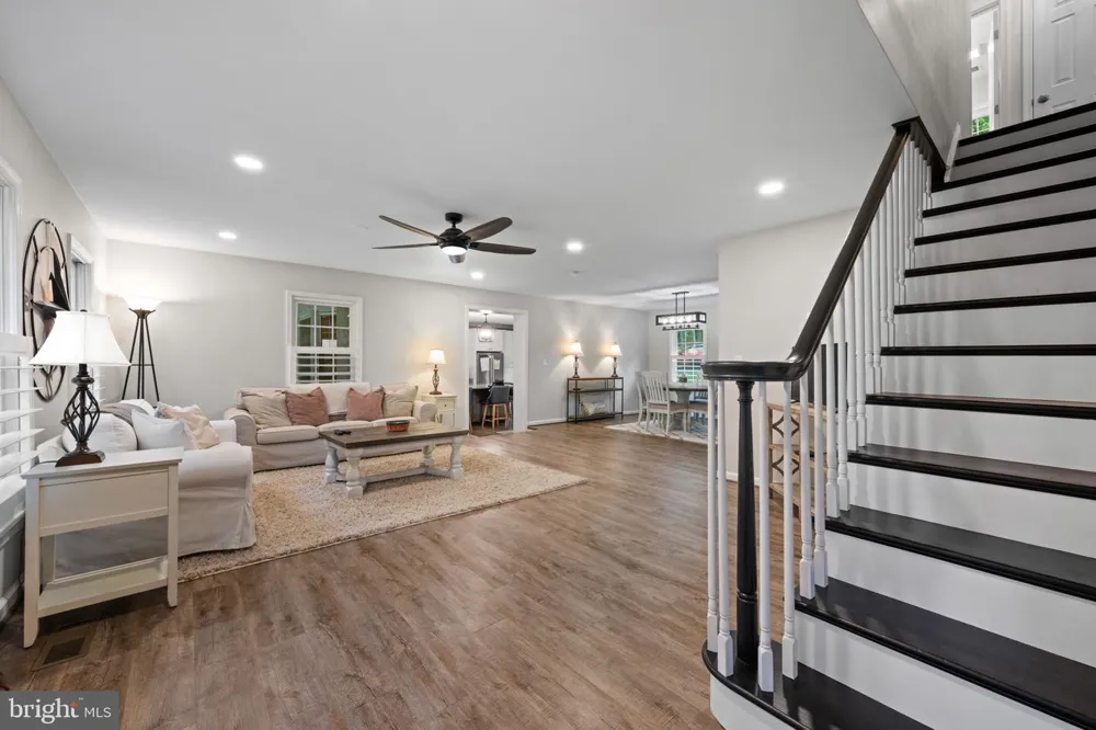 8730 MAPLEVILLE Mount Airy, MD 21771