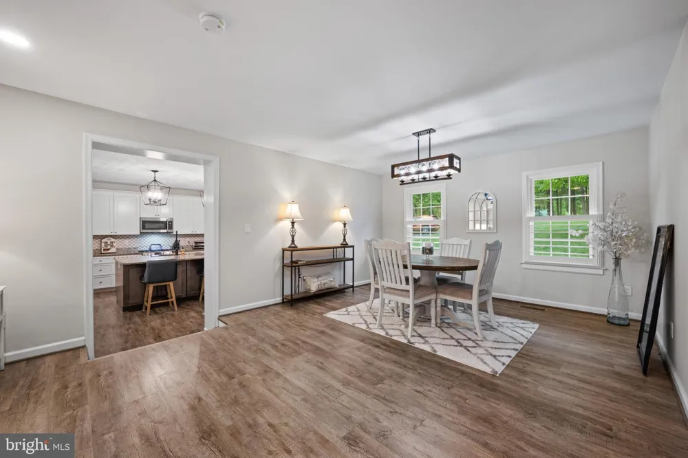 8730 MAPLEVILLE Mount Airy, MD 21771