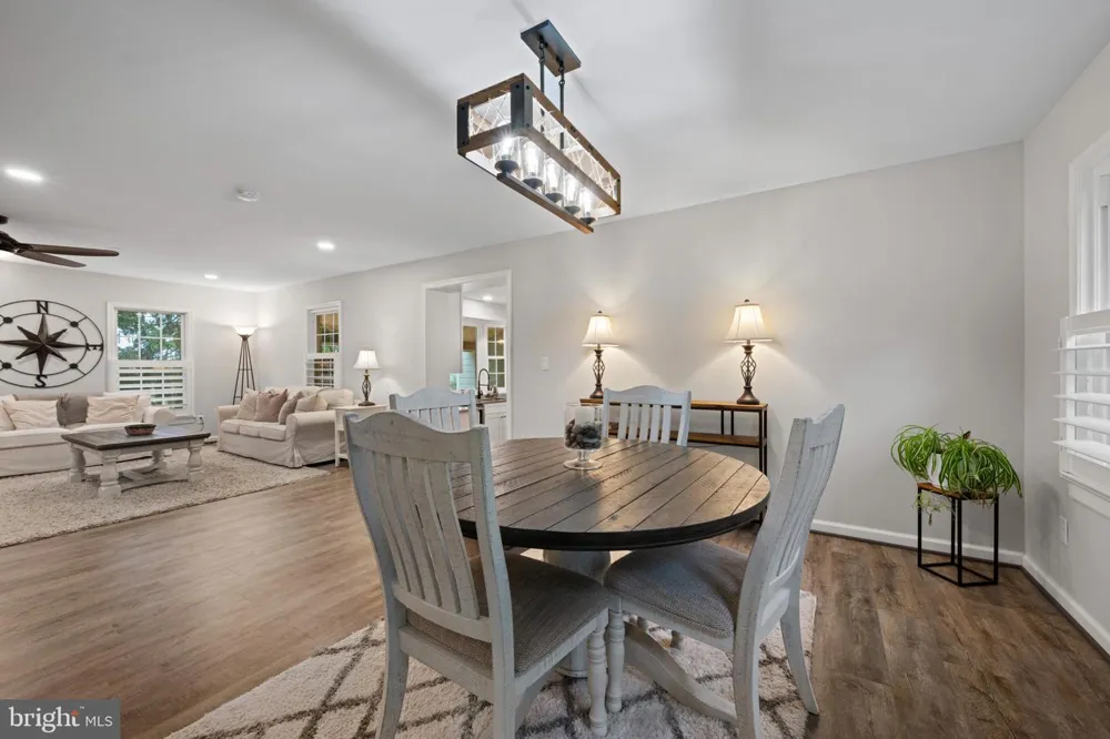 8730 MAPLEVILLE Mount Airy, MD 21771
