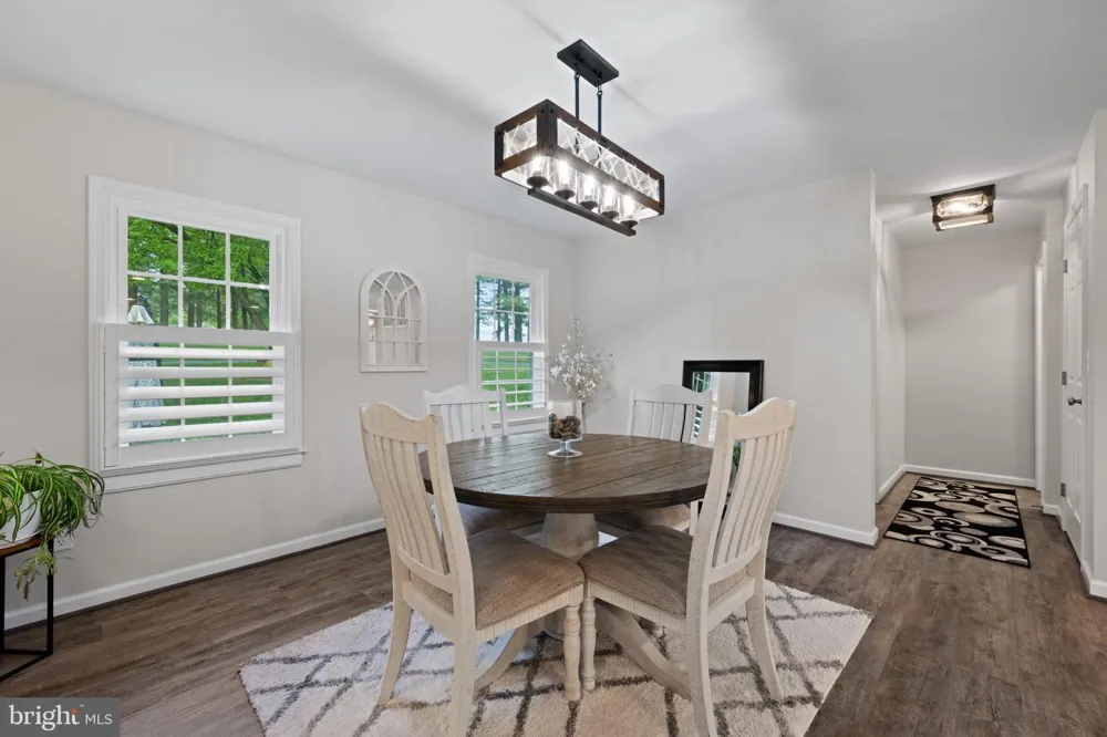 8730 MAPLEVILLE Mount Airy, MD 21771