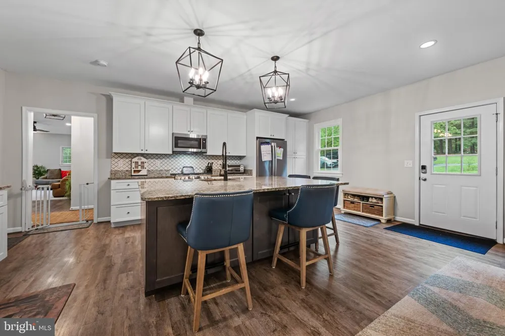 8730 MAPLEVILLE Mount Airy, MD 21771