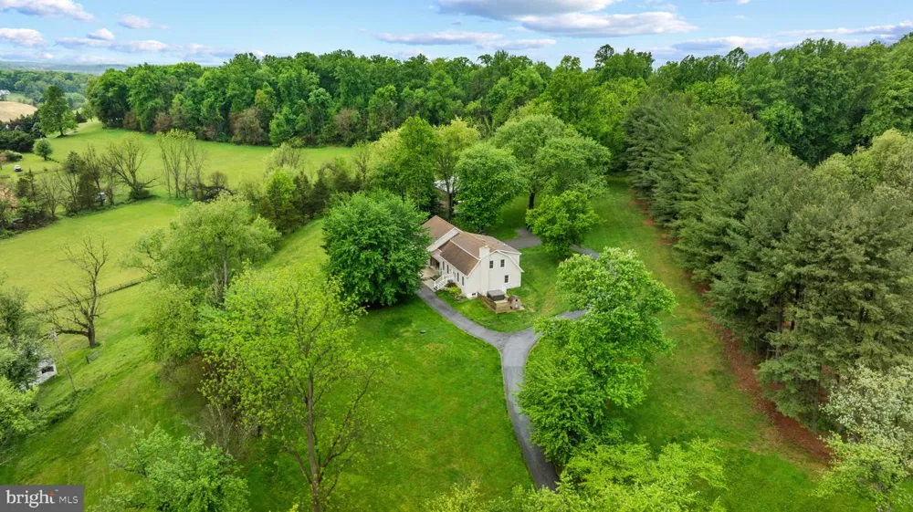 8730 MAPLEVILLE Mount Airy, MD 21771
