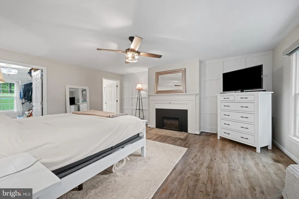 8730 MAPLEVILLE Mount Airy, MD 21771