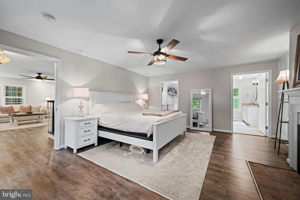 8730 MAPLEVILLE Mount Airy, MD 21771