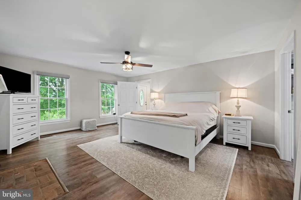 8730 MAPLEVILLE Mount Airy, MD 21771
