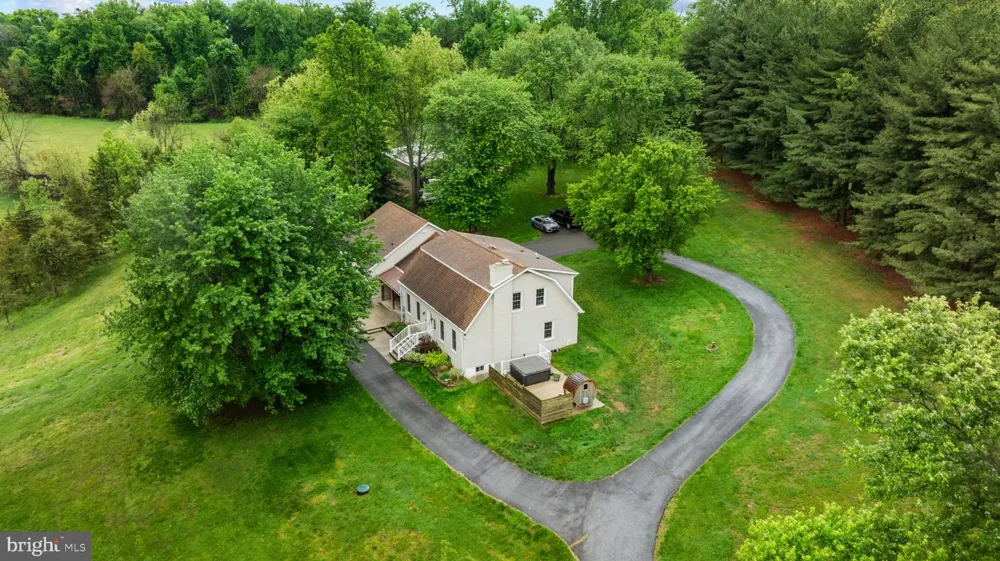 8730 MAPLEVILLE Mount Airy, MD 21771