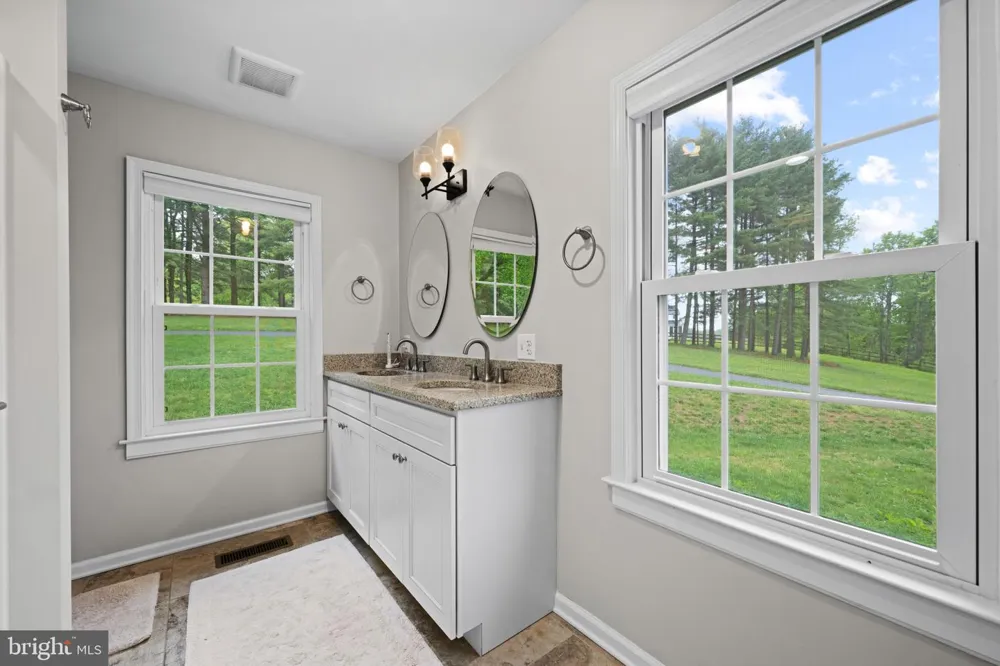 8730 MAPLEVILLE Mount Airy, MD 21771