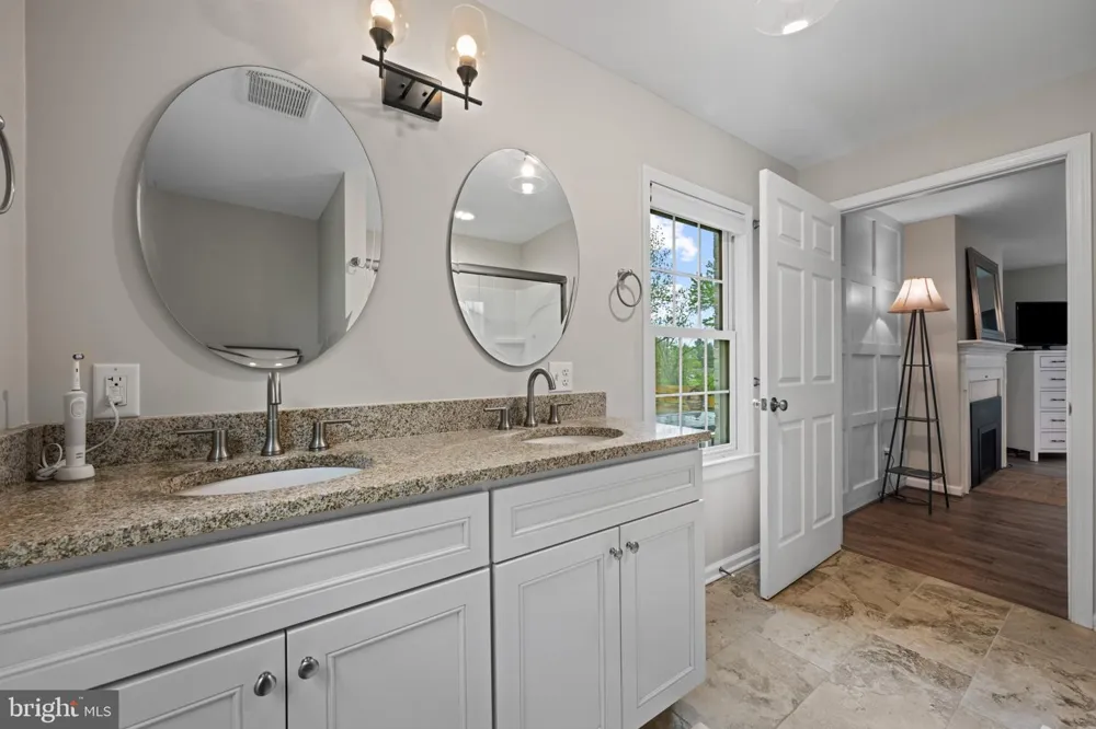 8730 MAPLEVILLE Mount Airy, MD 21771