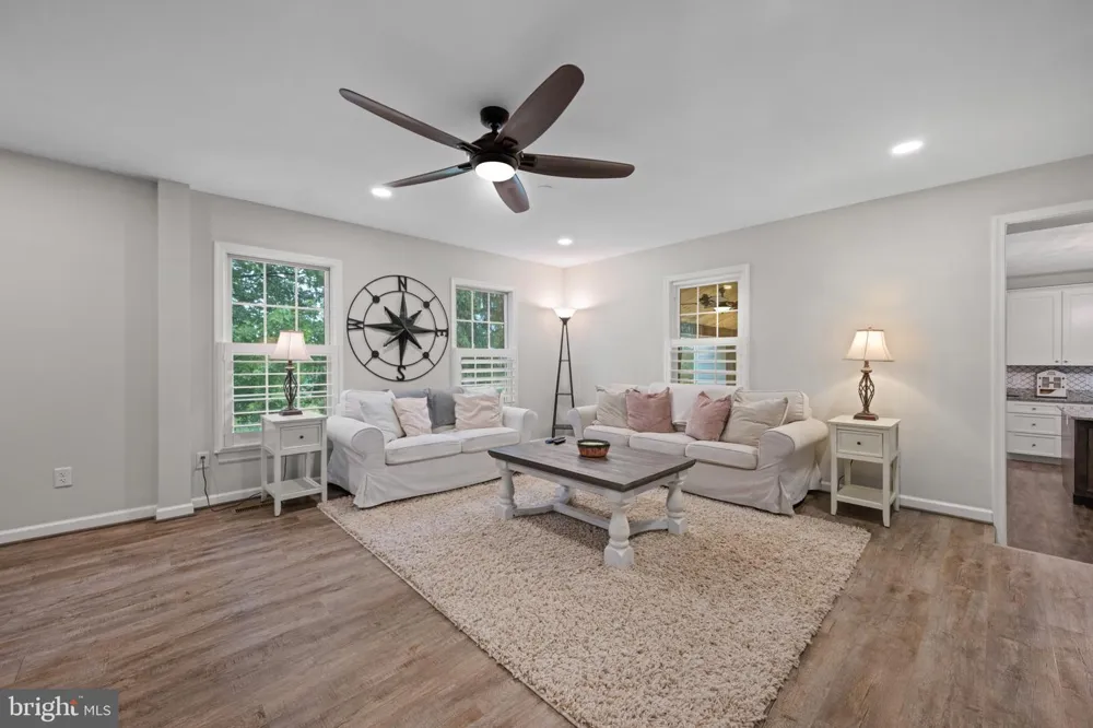 8730 MAPLEVILLE Mount Airy, MD 21771