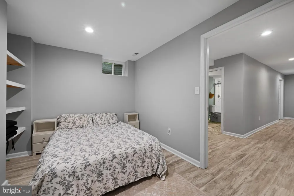 8730 MAPLEVILLE Mount Airy, MD 21771