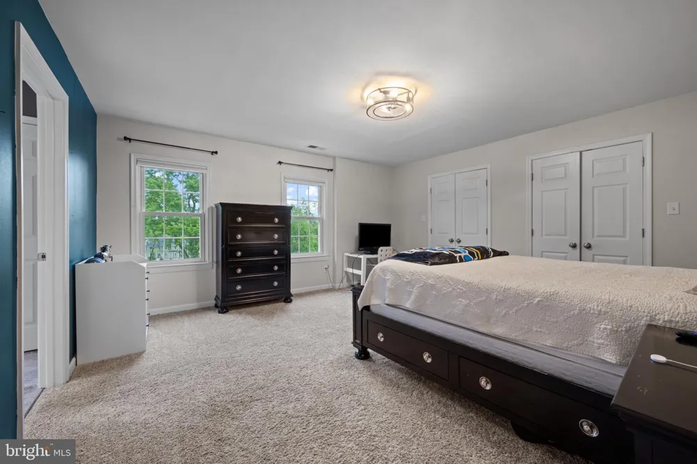 8730 MAPLEVILLE Mount Airy, MD 21771