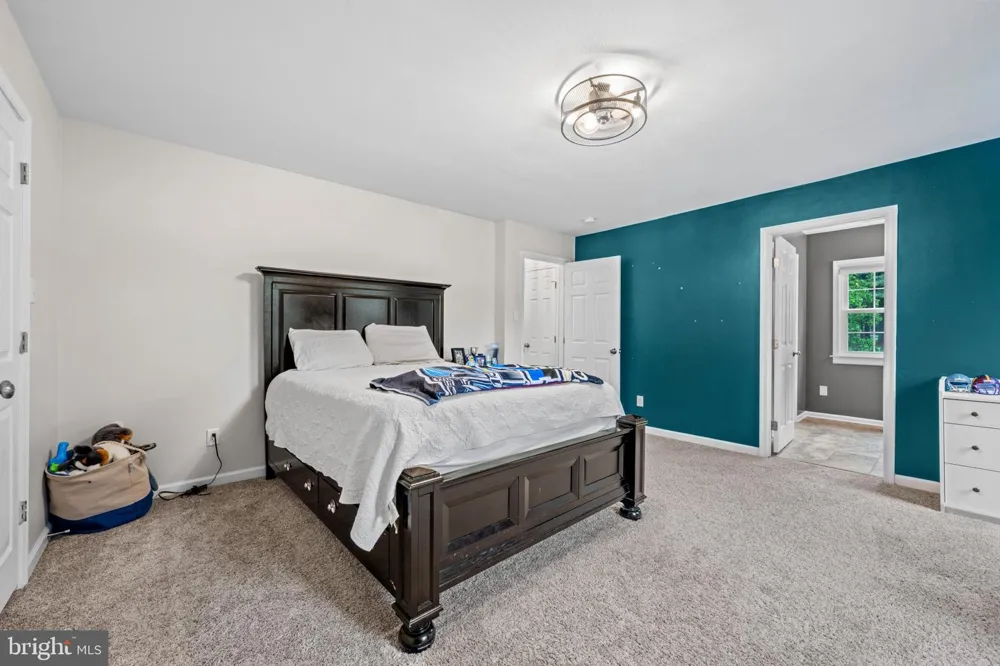 8730 MAPLEVILLE Mount Airy, MD 21771