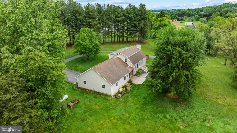 8730 MAPLEVILLE Mount Airy, MD 21771