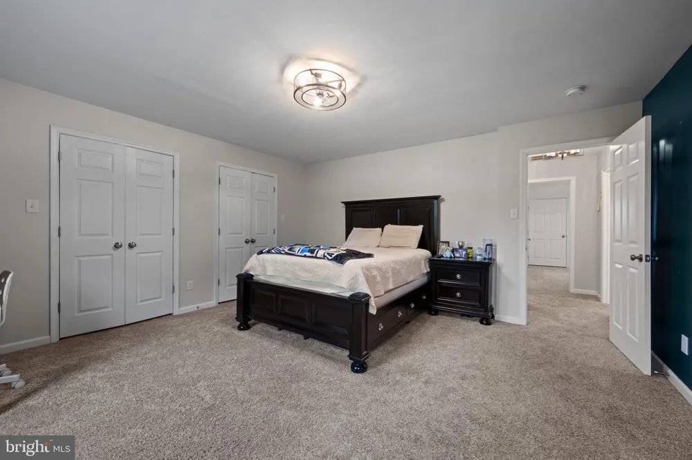 8730 MAPLEVILLE Mount Airy, MD 21771